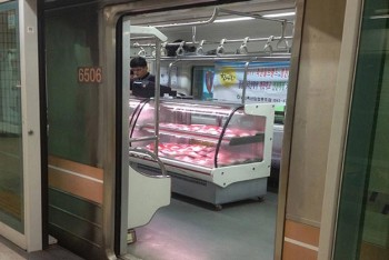 Day 131 : un boucher dans le métro. Corée du Sud.